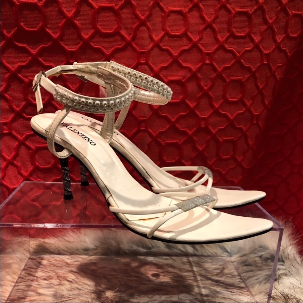 VINTAGE VALENTINO white white and silver heels